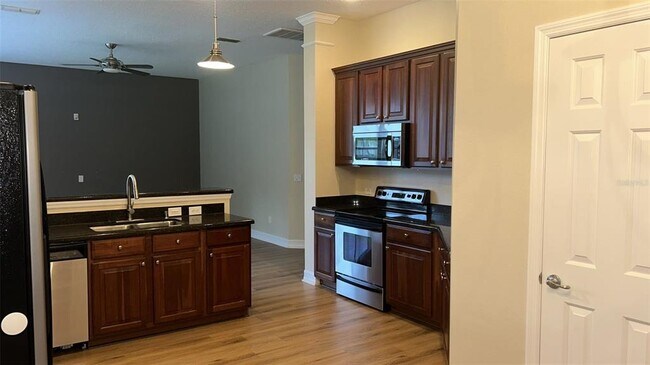 Building Photo - 903 Towhee Ct