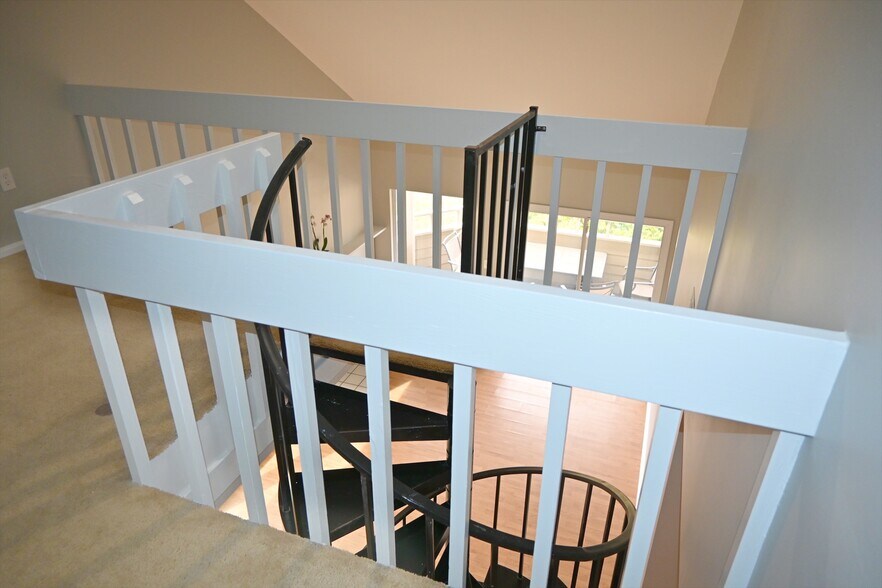 Building Photo - 2553 Stockbridge Dr