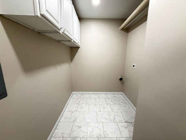 Building Photo - Marvelous 3 Bedroom and 2 Full Bath House!