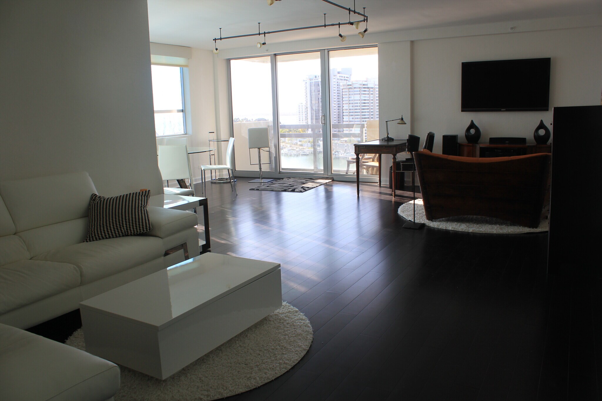 Building Photo - 1500 Bay Rd