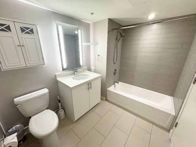 Building Photo - Move in Ready 1-Bedroom at Symphony Honolulu
