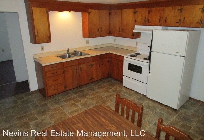 Building Photo - 221 Waupelani Dr