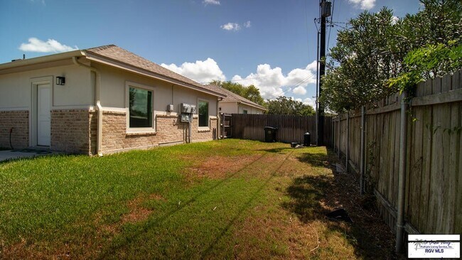 Building Photo - 312 E Magnolia Ave
