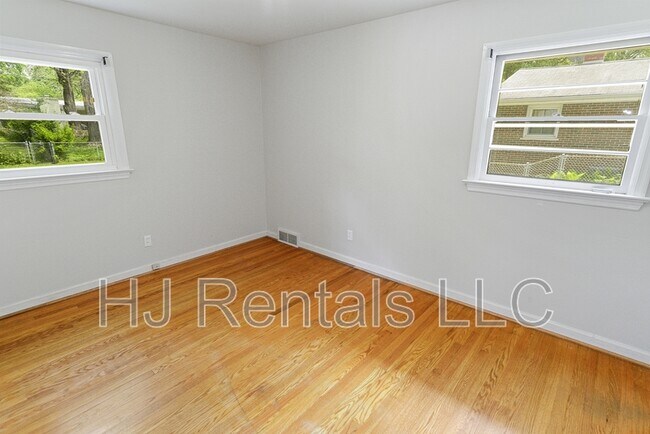 Building Photo - 160 St Benedict Ln