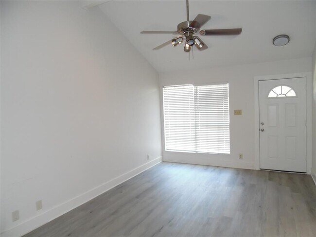 Building Photo - 7400 Dixie Dr