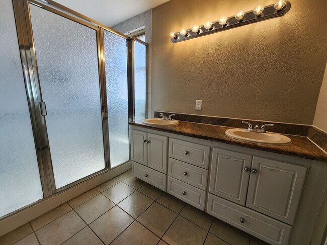Building Photo - 6703 Dominion Ct