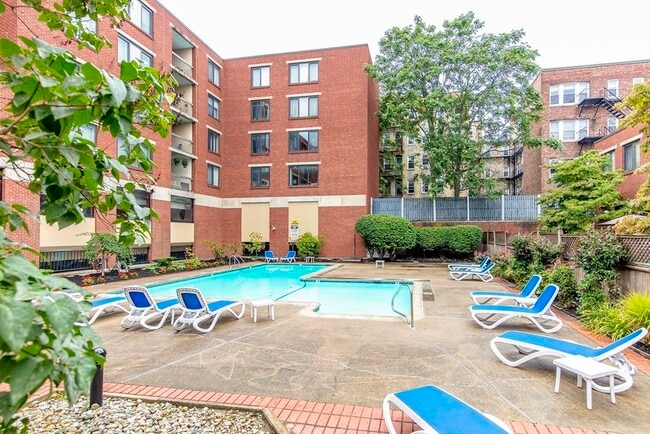 Building Photo - 85 Brainerd Rd