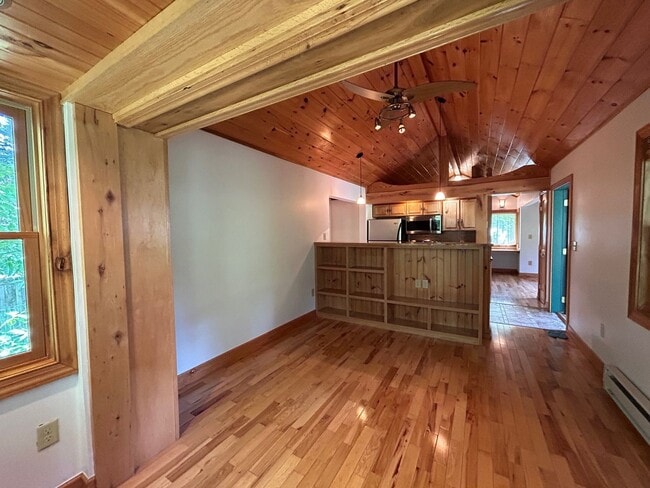 Building Photo - East AVL - Beautiful Zen Garden Apt with Sauna!