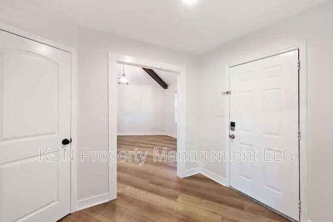 Building Photo - 286 Cushing Dr