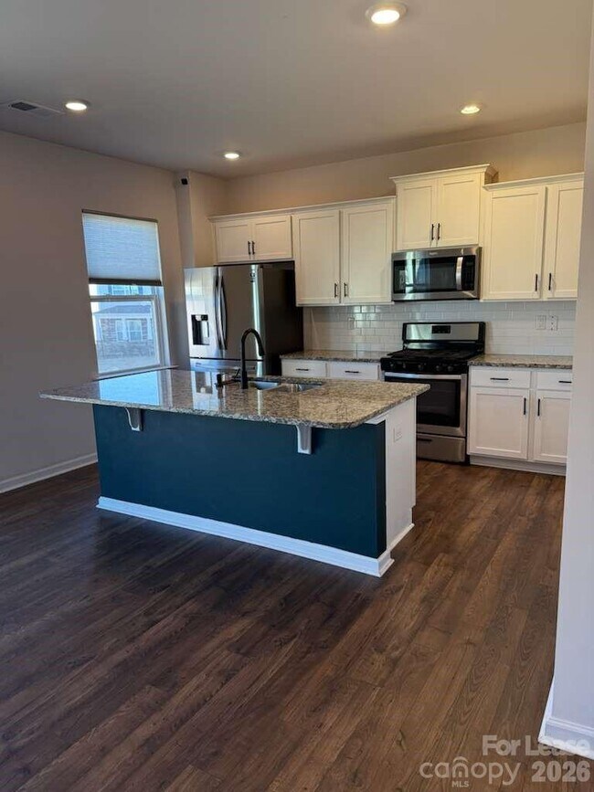 Building Photo - 106 Sierra Rd