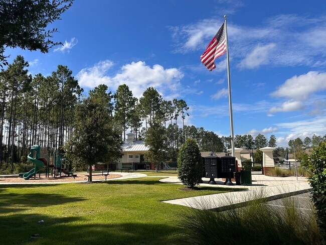 Building Photo - 4 bed/3 bath Beautiful Home with Amenities!