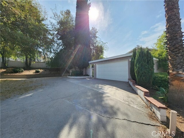 Building Photo - 5165 Pearblossom Dr