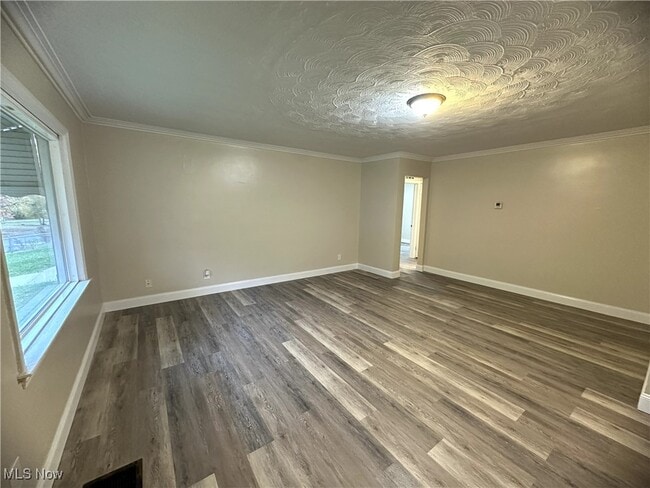 Building Photo - 1381 Dover Ave