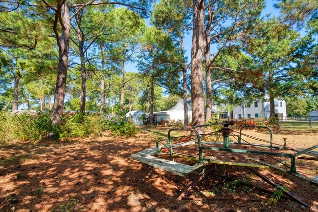 Building Photo - 201 White Dr