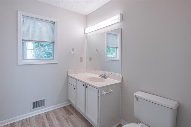 Building Photo - 2402 Betsy Ct SW