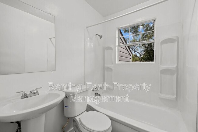 Building Photo - 4010 Vandiver Ct