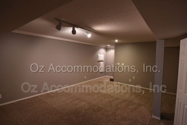 Building Photo - 21813 S Vine St