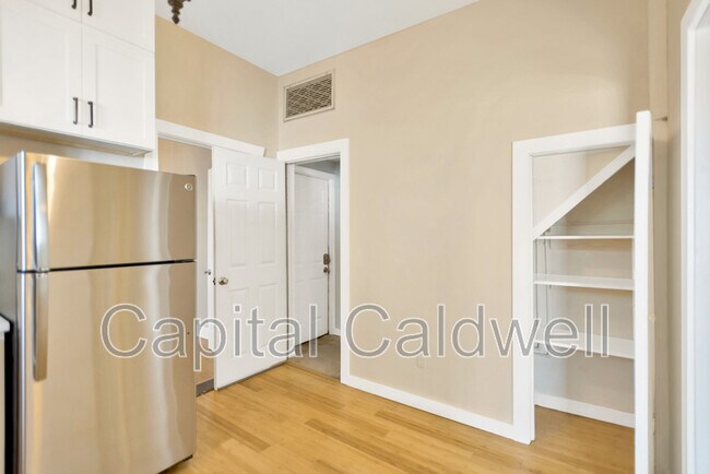 Building Photo - 911 S Rome Ave