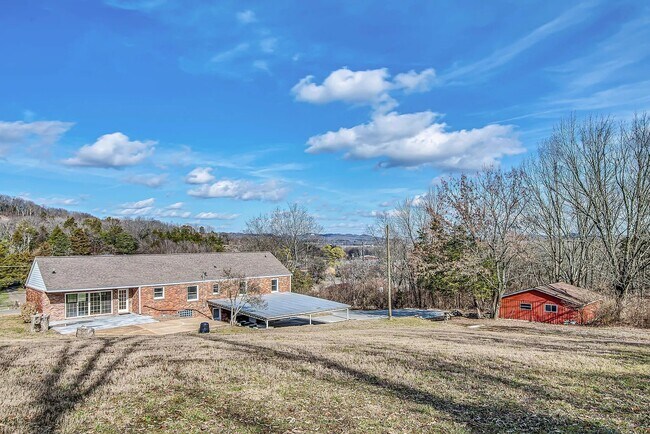 Building Photo - 3245 Kings Ln