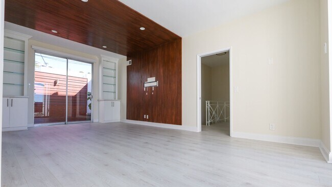 Building Photo - 1220 N Coast Hwy