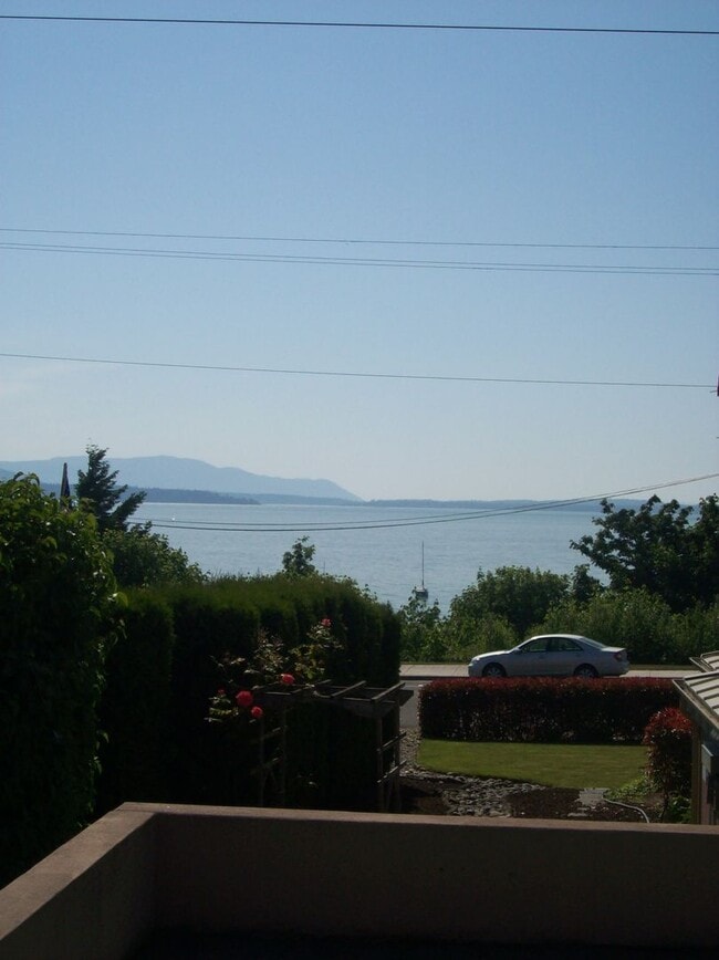 Building Photo - Price Reduction! 2 Bedroom Condo with a View.