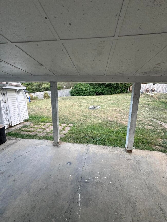 Building Photo - 3608 Fox Run Rd