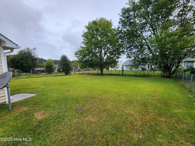 Building Photo - 405 Alec Ct