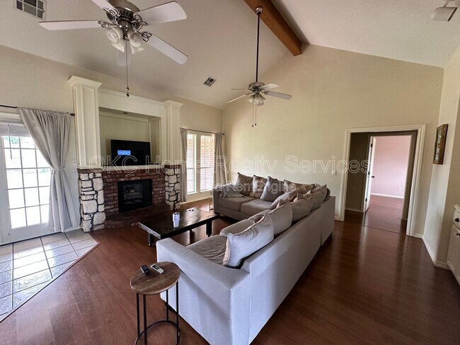 Building Photo - 1440 Agate Way
