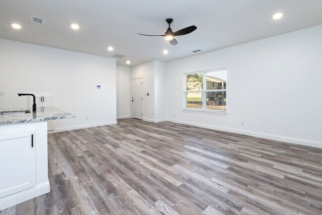Building Photo - 2 YEAR OLD DUPLEX NEAR ACU!