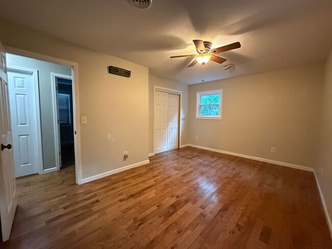Building Photo - 32 Brown Ln