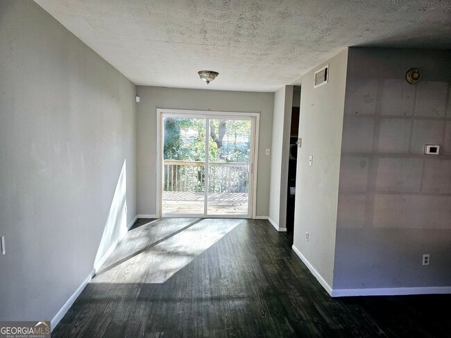 Building Photo - 1045 Laurel Ct