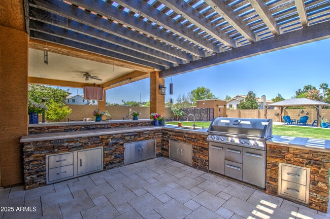 Building Photo - 3016 N Glenview