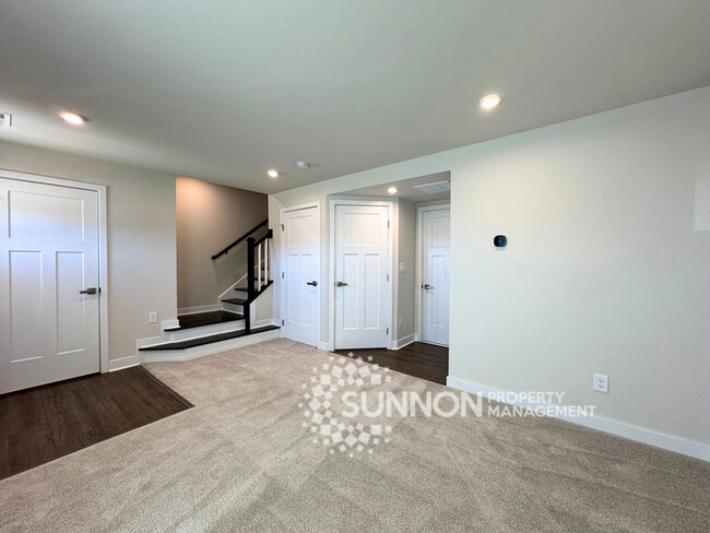 Building Photo - Spacious 3-Bedroom Townhome in a Prime Loc...