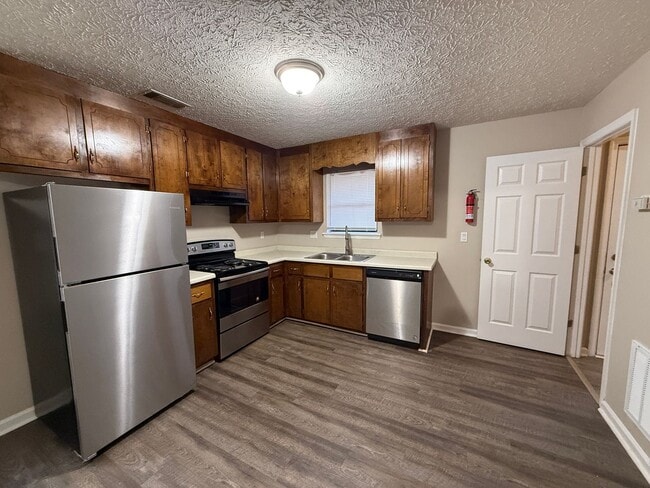 Building Photo - 2071 Cantrell Ln