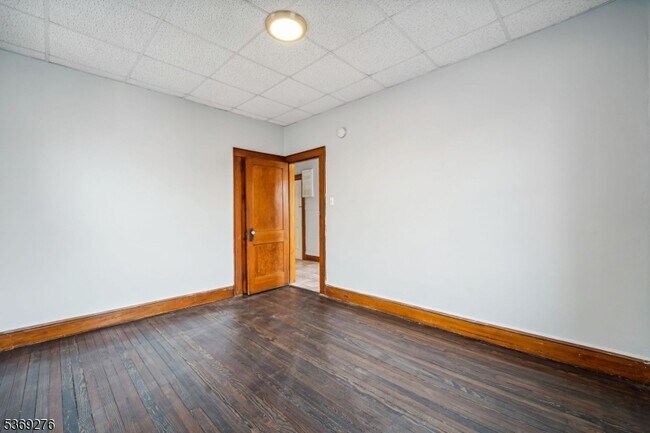 Building Photo - 410 E Kinney St