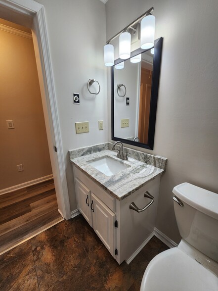 Building Photo - 860 Beaglin Park Dr