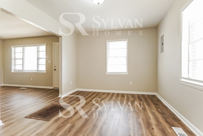 Building Photo - Prepare to fall in love with this 4 bedroom, 2 bathroom home