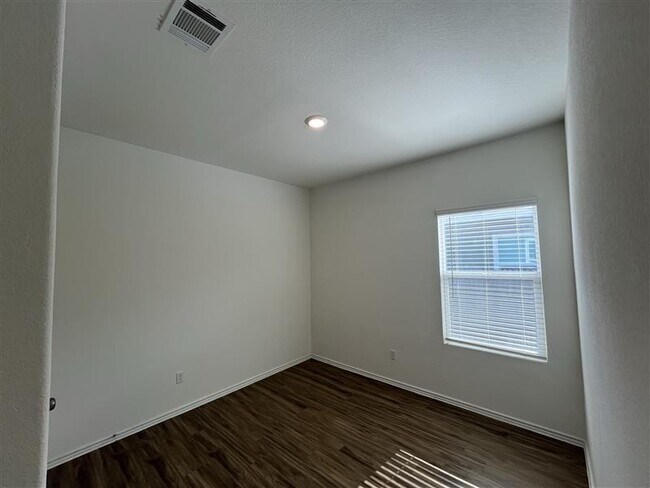 Building Photo - 513 Big Rocky Bend