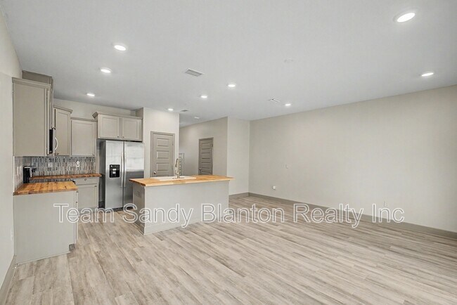 Building Photo - 9055 Golden Eye Dr