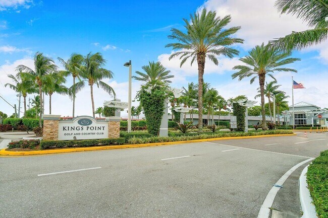 Building Photo - 415 Saxony Way