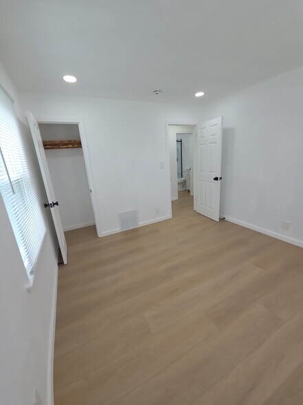 Building Photo - 509 N Rosedale Ave