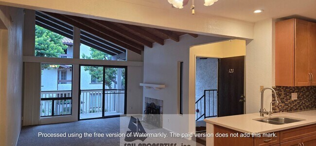Building Photo - Beatiful Home in the Gated Sea Spray Community!
