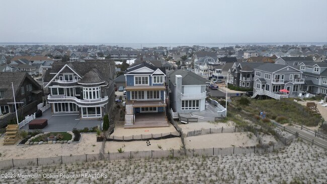 Building Photo - 3632 Ocean Terrace