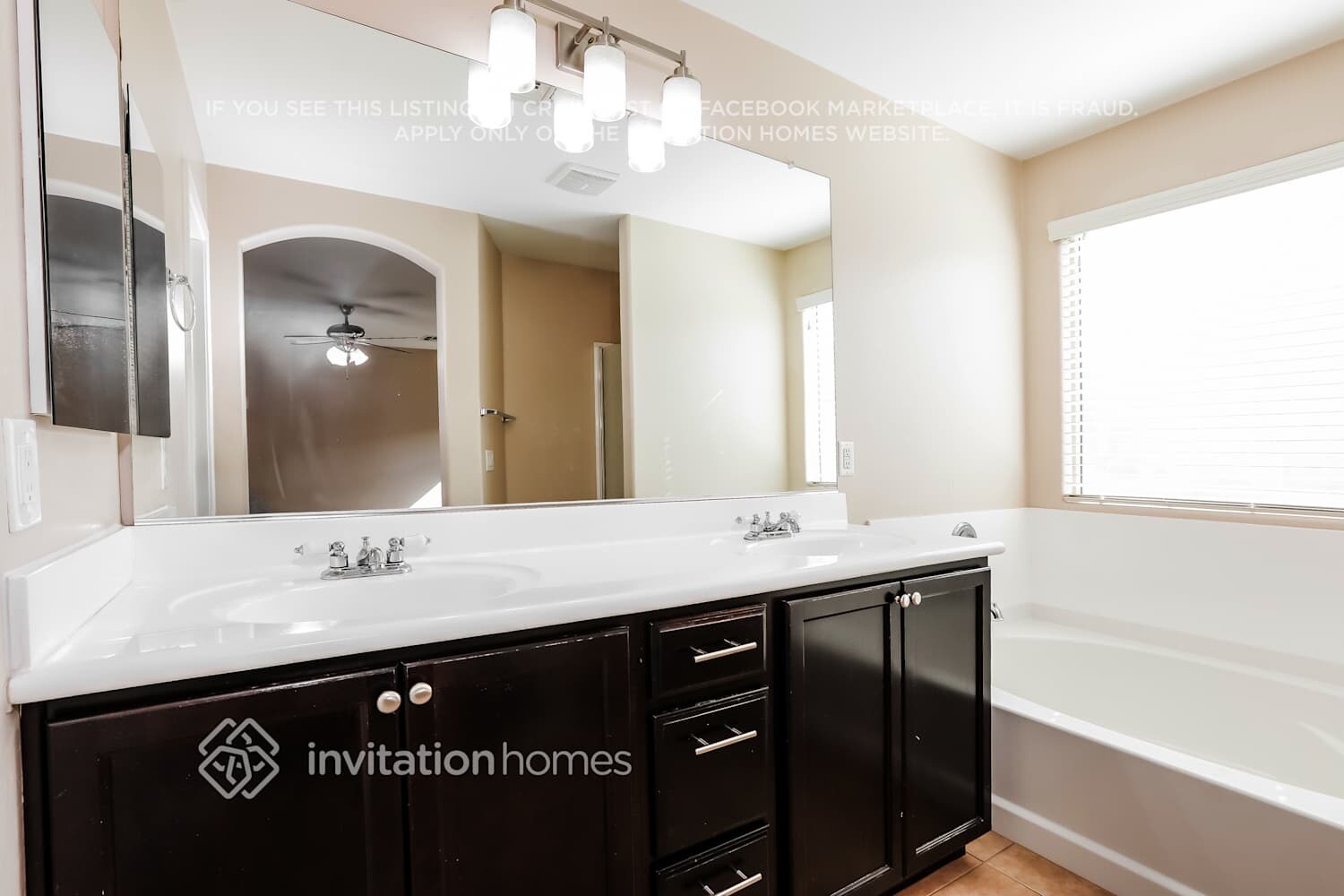 Building Photo - 1382 S Ponderosa Dr