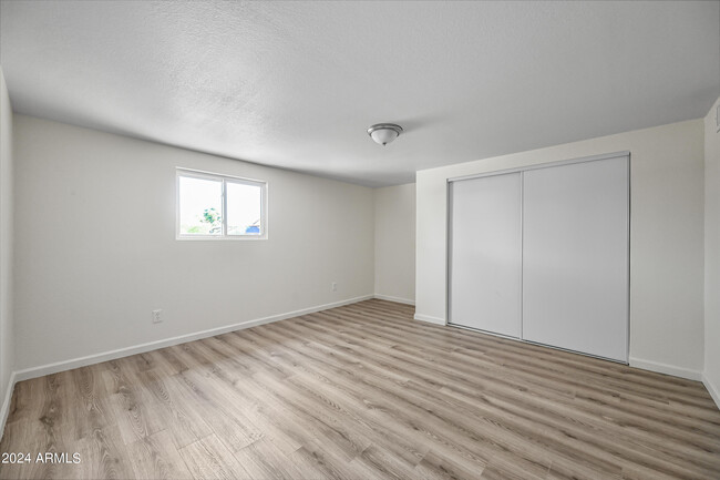Building Photo - 3001 W Muriel Dr