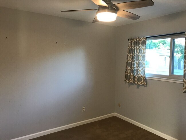 Building Photo - Beautiful Home in West Davis