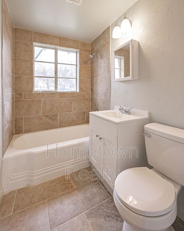 Building Photo - 3932 SE 22nd St