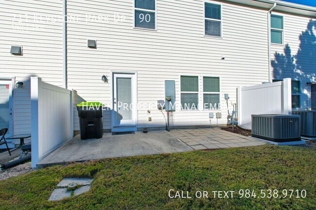 Building Photo - 711 Keystone Park Dr