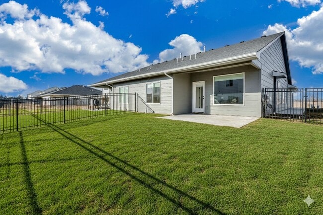 Building Photo - Pineway Maxwell Plan