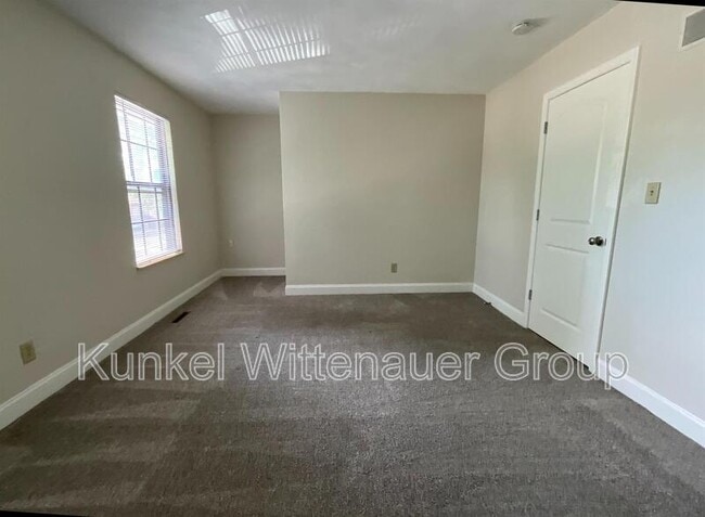 Building Photo - 713 Plankway Dr